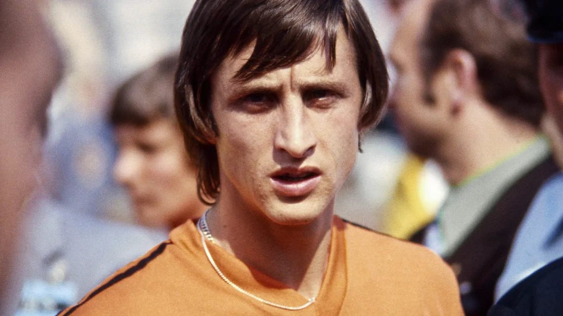Johan Cruyff Biography: Children, Salary, Record, Trophies, Team Coached, Age, Wife, Net Worth Johan Cruyff Biography: Children, Salary, Record, Trophies, Team Coached, Age, Wife, Net Worth
