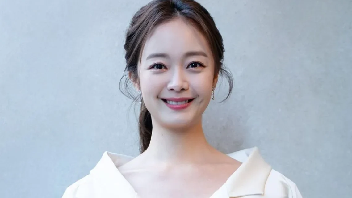 Jeon So-min Biography: Age, Movies, Net Worth, Parents, Siblings, Songs, Boyfriend, Albums
