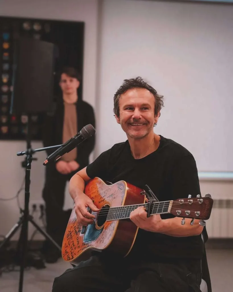 Svyatoslav Vakarchuk Biography: Wife, Age, Net Worth, Siblings, Parents, Height, Political Party, Songs