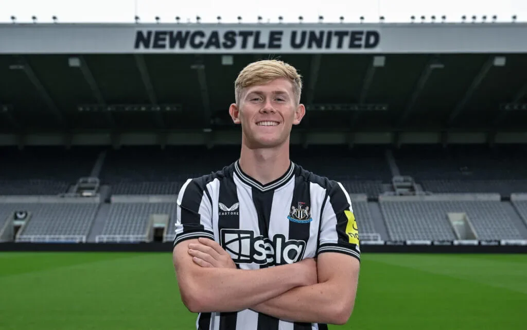 Lewis Hall Biography: Girlfriend, Age, Net Worth, Siblings, Parents, Height, Loan, Transfer, Salary