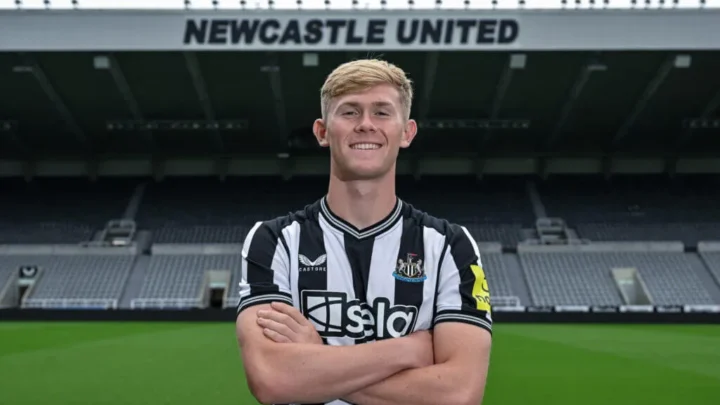Lewis Hall Biography: Girlfriend, Age, Net Worth, Siblings, Parents, Height, Loan, Transfer, Salary
