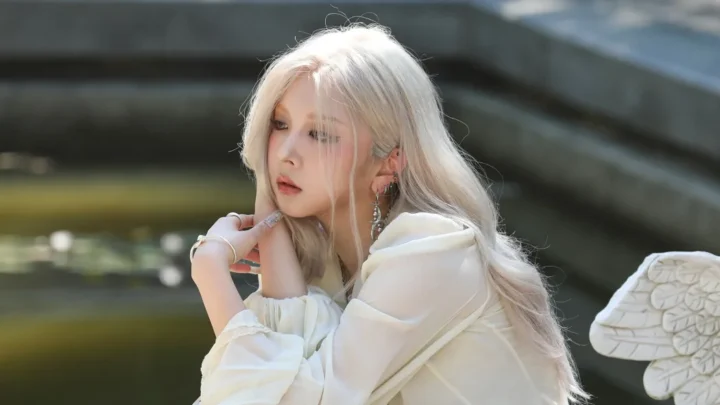 Jeon Ji-woo Biography: Boyfriend, Age, Net Worth, Siblings, Parents, Height, Songs, Eps, Singles, KARD