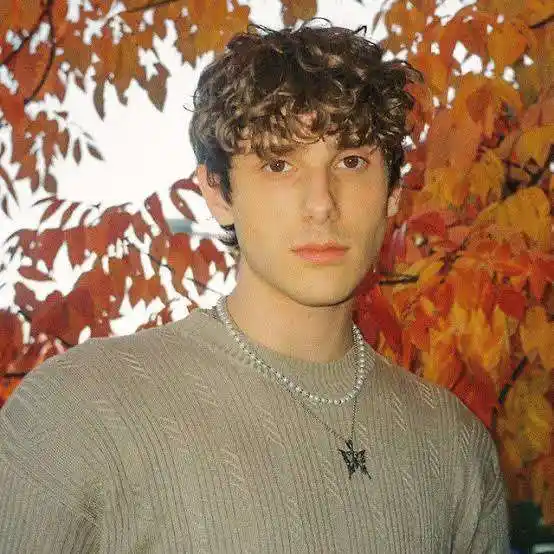 Jvke Biography: Songs, Albums, Instagram, Net Worth, Age, Parents, Siblings, Spouse, Wikipedia