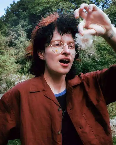Cavetown Biography: Albums, Instagram, Age, Net Worth, Wikipedia, Songs, Parents, Height