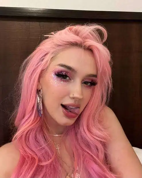 Peach PRC Biography: Songs, Instagram, Age, Nationality, Wikipedia, Net Worth, Real Name, Albums, BF, Parents