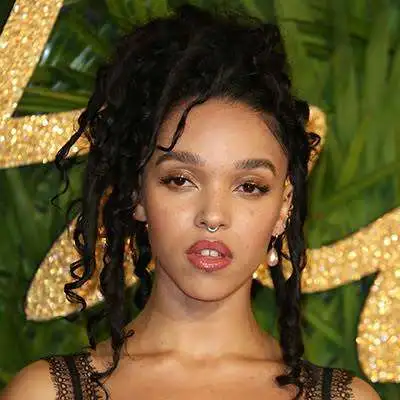 FKA twigs Biography: Songs, Albums, Boyfriend, Age, Net Worth, Wikipedia, Height, Parents, Awards