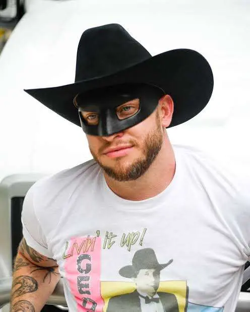 Orville Peck Bio: Parents, Face, Tour, Partner, Identity, Age, Net Worth, Wikipedia, Songs, Albums, Music Group