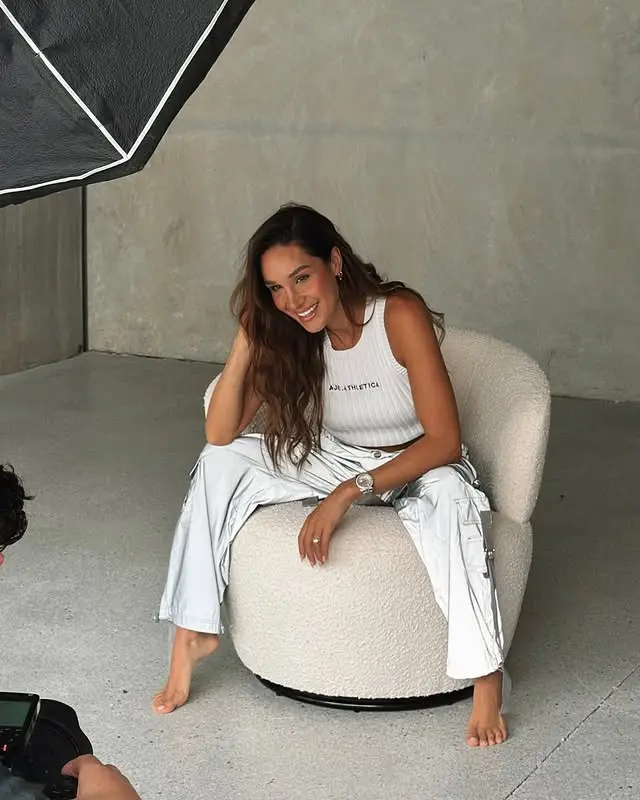 Kayla Itsines Biography: Age, Net Worth, Daughter, Wikipedia, Sister, Husband, Instagram, Height