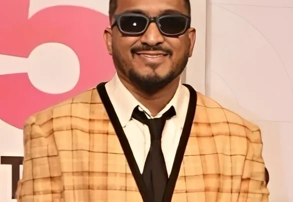 Divine (rapper) Biography: Age, Parents, Siblings, Net Worth, Height, Girlfriend, Music, Awards, Singles, Studio Albums