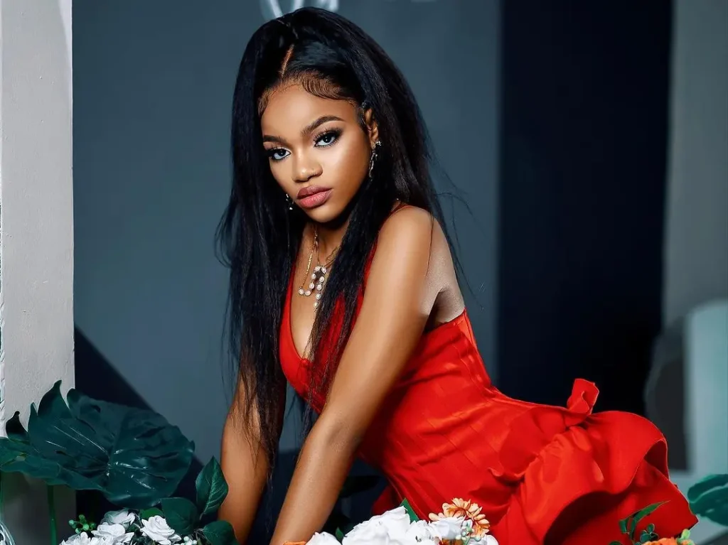 Phina Biography: Songs, Age, Net Worth, Siblings, Parents, Height, Awards, Eps