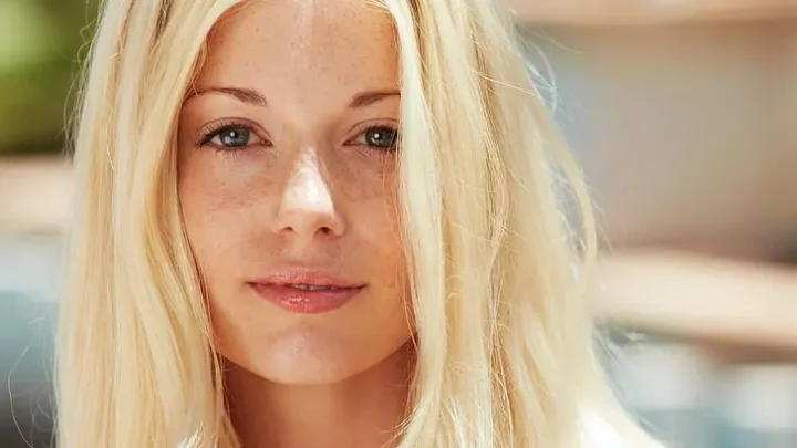 Charlotte Stokely Biography: Spouse, Age, Net Worth, Siblings, Parents, Height, Films