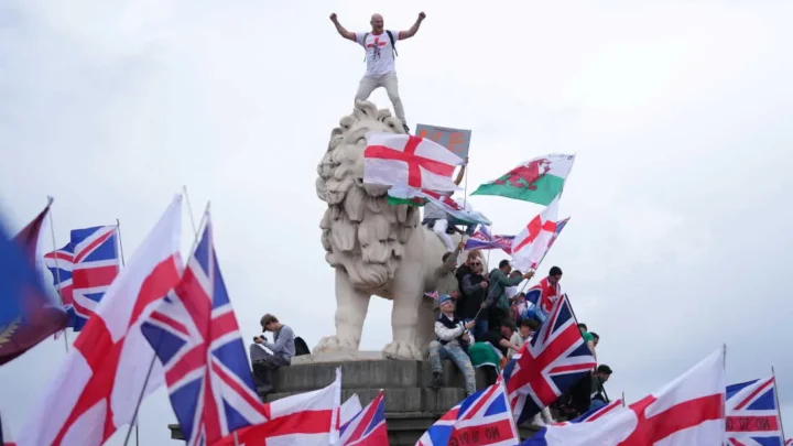 Mass Protests Erupt in London Over Tommy Robinson’s Arrest