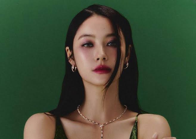 Tipnaree Weerawatnodom Biography: Awards, Movies, Age, Net Worth, Siblings, Parents, Height, Girlfriend