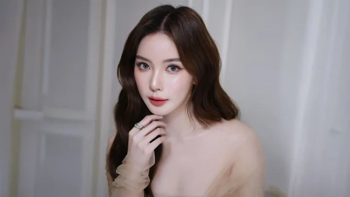 Worranit Thawornwong Biography: Age, Net Worth, Siblings, Parents, Height, Ethnicity, Films, Boyfriend, Songs