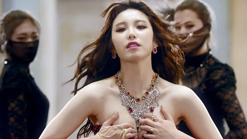 Jun Hyoseong Biography: Age, Net Worth, Siblings, Parents, Movies, Songs, Boyfriend, Height, Ethnicity, Awards