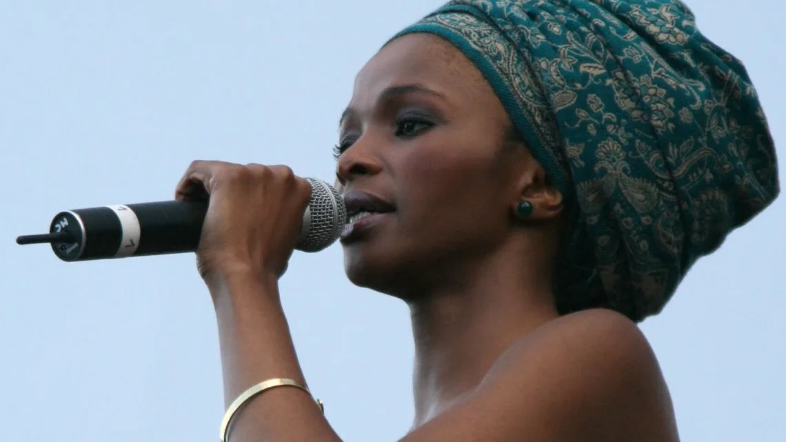 Simphiwe Dana Bio: Age, Net Worth, Siblings, Parents, Age, Net Worth, Height, Ethnicity, Partner, Child, Songs