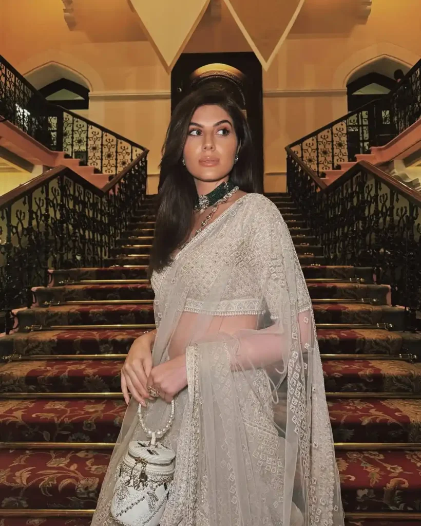Elnaaz Norouzi Biography: Boyfriend, Age, Net Worth, Siblings, Parents, Height, Ethnicity, Films, TV Series