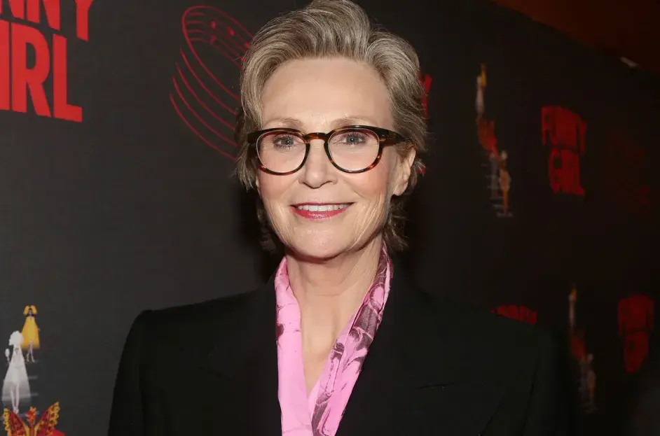 Jane Lynch Biography: Age, Net Worth, Husband, Children, Parents, Siblings, Movies, Awards