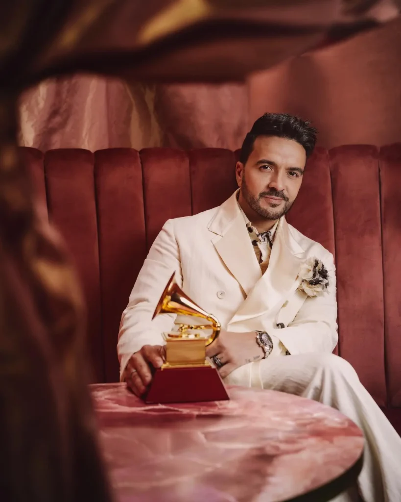 Luis Fonsi Biography: Love Life, Age, Net Worth, Siblings, Parents, Height, Ethnicity, Children, Awards, Music, Films