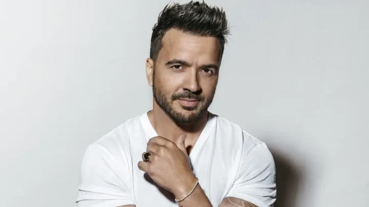 Luis Fonsi Biography: Love Life, Age, Net Worth, Siblings, Parents, Height, Ethnicity, Children, Awards, Music, Films