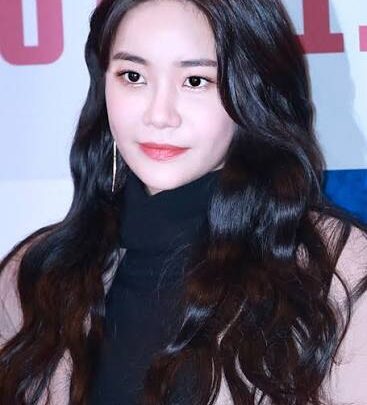 Yuna (singer) Biography: Age, Net Worth, Siblings, Parents, Height, Ethnicity, Music, Husband