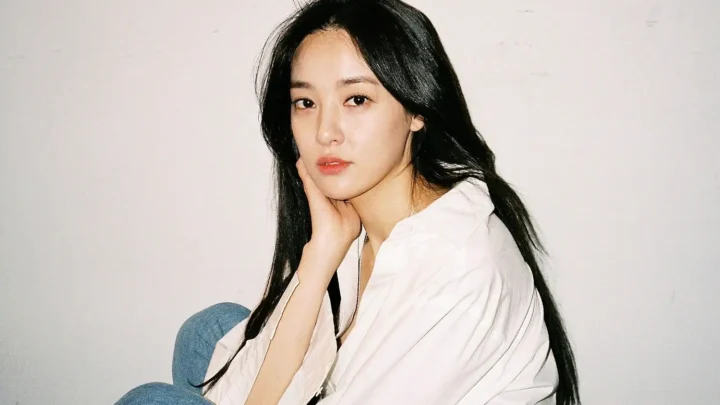 Lee Joo-yeon Biography: Age, Net Worth, Siblings, Parents, Movies, Songs, Boyfriend Height, Ethnicity