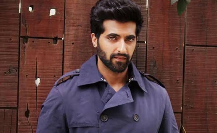 Akshay Oberoi Biography: Child, Age, Net Worth, Siblings, Parents, Height, Movies, Ethnicity, Wife