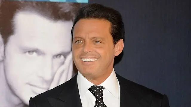 Luis Miguel Biography: Parents, Songs, Wife, Albums, Net Worth, Age, Wikipedia, Wife, Children, Siblings, Awards, Controversy