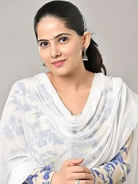 Jaya Kishori Bio: Songs, Albums, Awards, Net Worth, Age, Controversy, Parents, Sister, Instagram