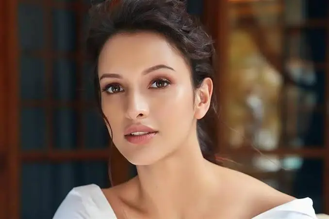Triptii Dimri Biography: Husband, Movies, Age, Net Worth, Height, Parents, Education, Instagram