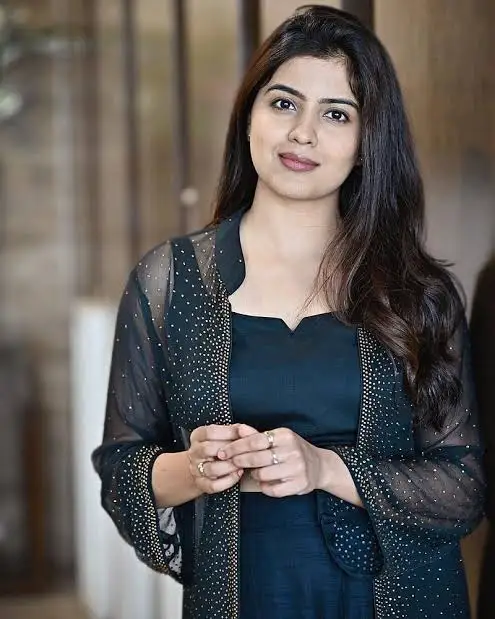 Amritha Aiyer Biography: Instagram, Height, Husband, Marriage, Age, Net Worth, Movies, TV Shows, Parents, Sister