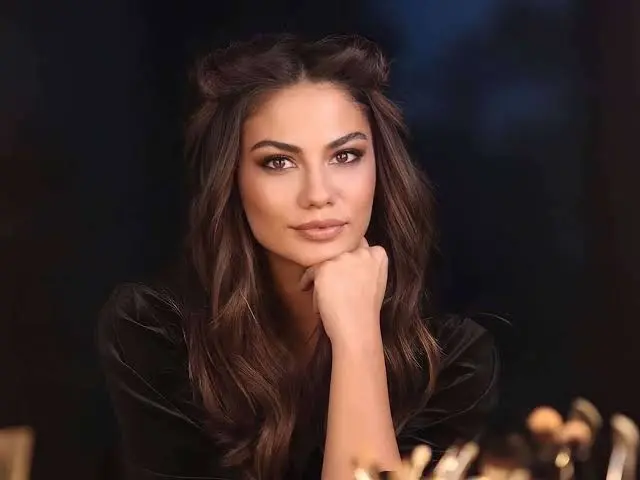 Demet Özdemir Biography: Husband, Movies, Instagram, Net Worth, Parents, Siblings, Height, Age, Awards