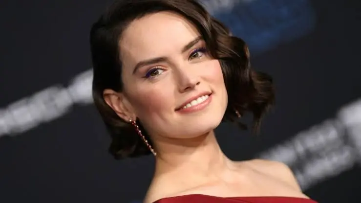 Daisy Ridley Biography: Movies, Husband, Net Worth, TV Shows, Age, Instagram, Parents, Siblings, Height