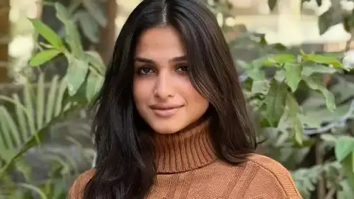 Kashish Kapoor Biography: Parents, Age, Movies, Shows, Net Worth, Instagram, Husband, Brother, Height
