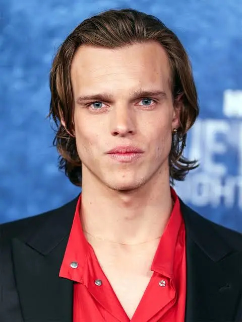 Finn Bennett Biography: Parents, Movies, TV Shows, Instagram, Age, Net Worth, Wife, Wikipedia