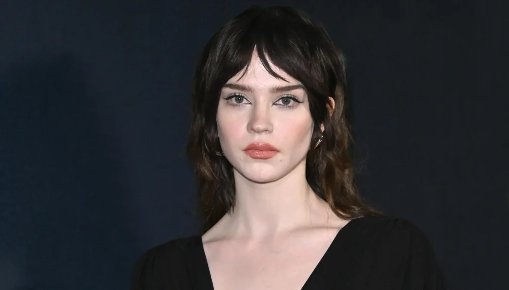 Sophie Thatcher Biography: Parents, Movies, Instagram, Net Worth, TV Shows, Teeth, Age, Boyfriend, Siblings