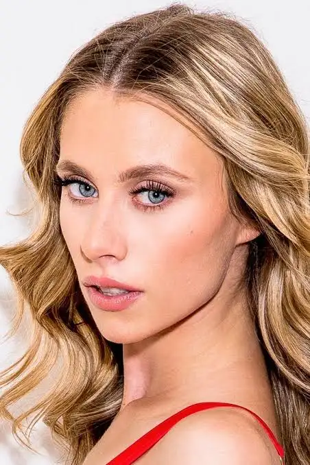 Anya Olsen Biography: Age, Net Worth, Movies, Instagram, Siblings, Height, Wikipedia