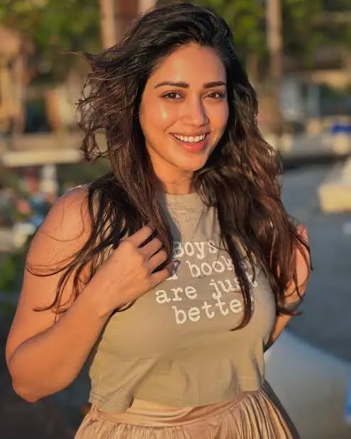 Nivetha Pethuraj Biography: Movies, Instagram, Age, Net Worth, Parents, Siblings, Height