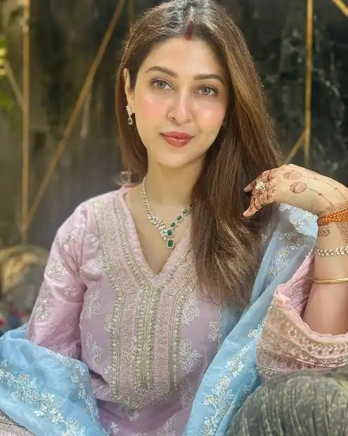 Sonarika Bhadoria Bio: Movies, TV Shows, Wiki, Awards, Instagram, Husband, Parents, Siblings, Net Worth, Age