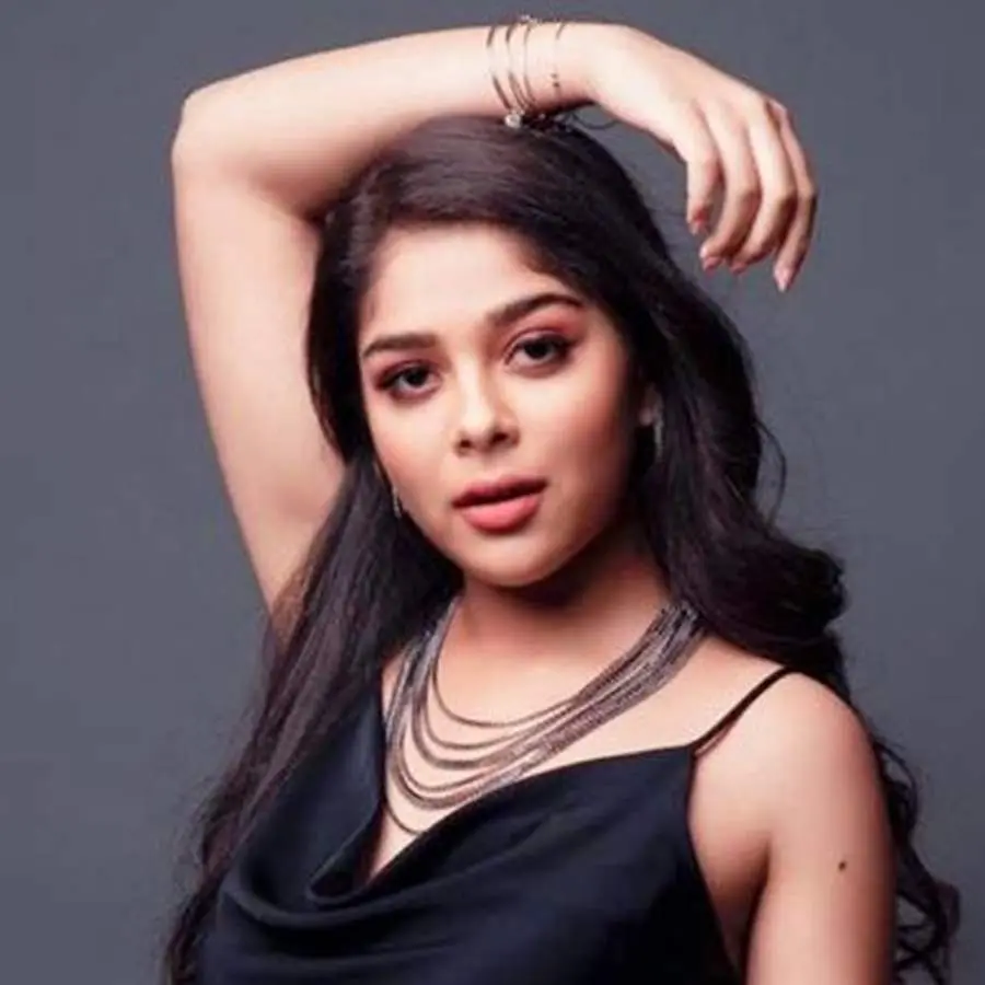 Niharika Chouksey Biography: TV Series, Age, Net Worth, Siblings, Parents, Boyfriend, Awards, Movies, Height, Web Series