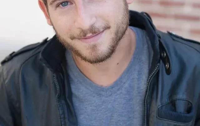 Alex D. Linz Biography: Height, Ethnicity, Age, Net Worth, Siblings, Parents, Girlfriend, Films, Awards