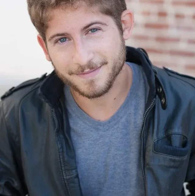 Alex D. Linz Biography: Height, Ethnicity, Age, Net Worth, Siblings, Parents, Girlfriend, Films, Awards