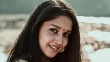 Anikha Surendran Biography: Age, Net Worth, Instagram, Boyfriend, Height, Nationality, Parents, Siblings, Movies