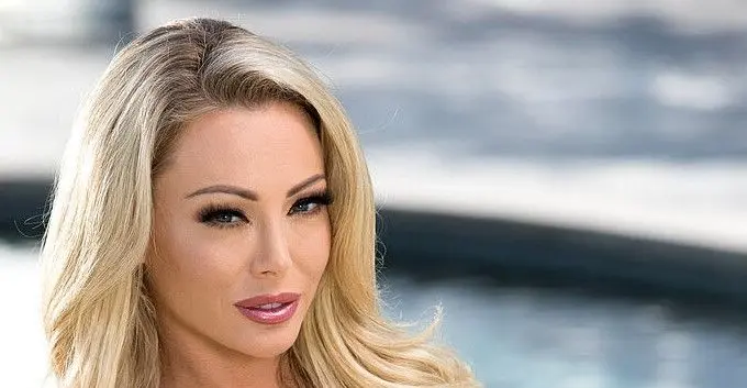 Isabelle Deltore Biography: Age, Films, Net Worth, Height, Awards, Nudes, Websites, Parents