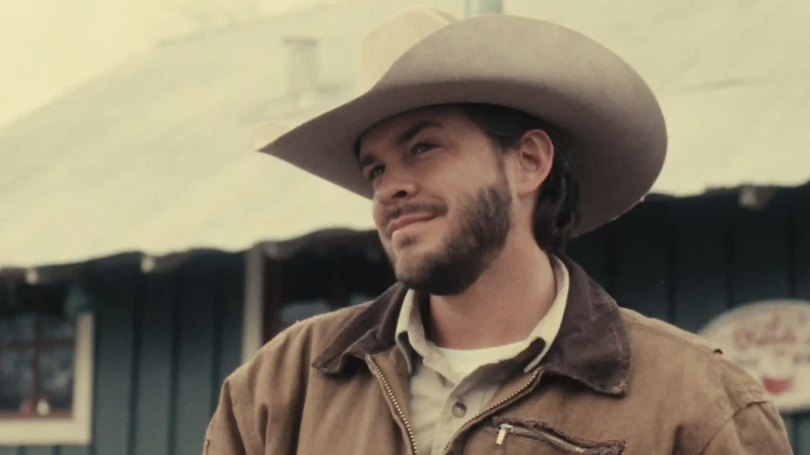 Johnny Simmons Biography: Age, Net Worth, Wife, Siblings, Parents, Wiki, Height, Movies, Awards