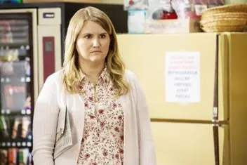 Jillian Bell Biography: Age, Net Worth, Partner, Awards, Height, Wikipedia, Parents, Movies, Siblings