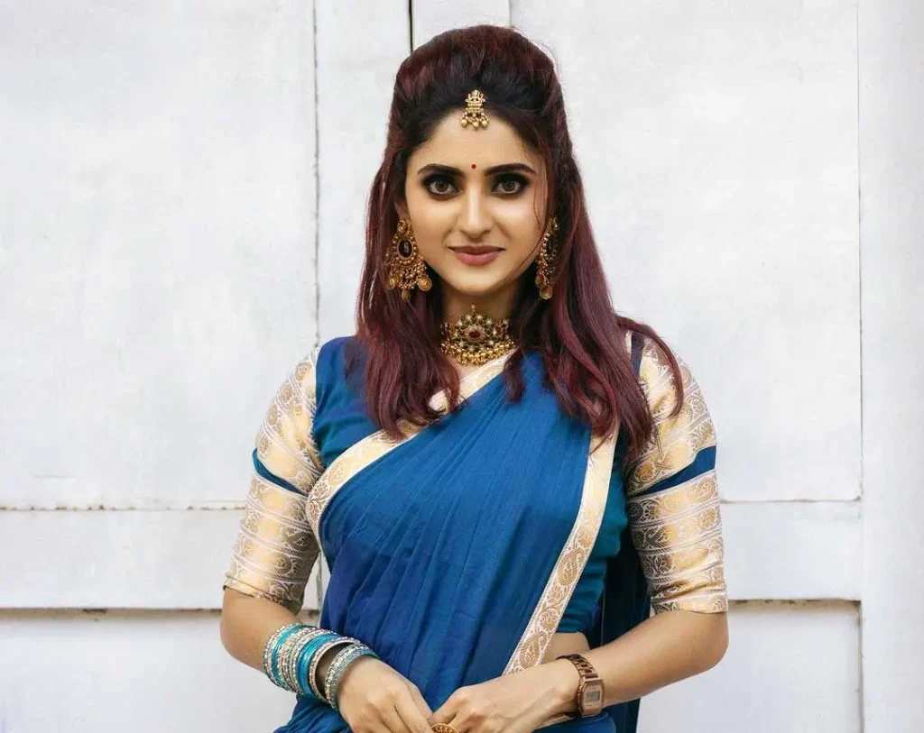 Ayesha Zeenath Biography: Movies, Age, Net Worth, Siblings, Parents, Height, Husband, Awards
