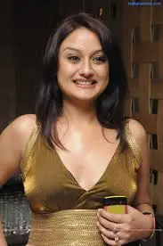 Sonia Agarwal Biography: Age, Net Worth, Siblings, Parents, Partner, Awards, Movies, Height, Children