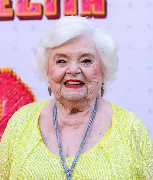 June Squibb Biography: Age, Movies, TV Shows, Parents, Awards, Husband, Children, Nationality, Net Worth