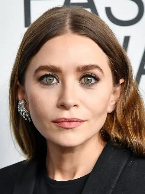 Mary-Kate Olsen’s Sister Ashley Olsen Biography: Height, Ethnicity, Age, Net Worth, Siblings, Parents, Husband